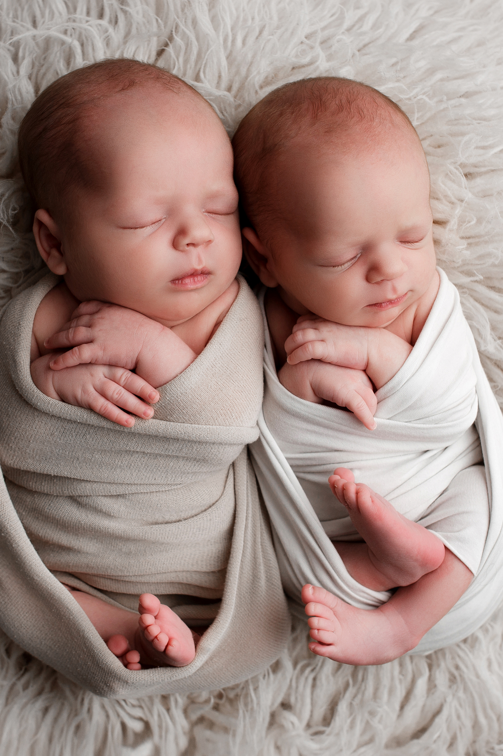 Neugeborenenshooting mit Zwillinge