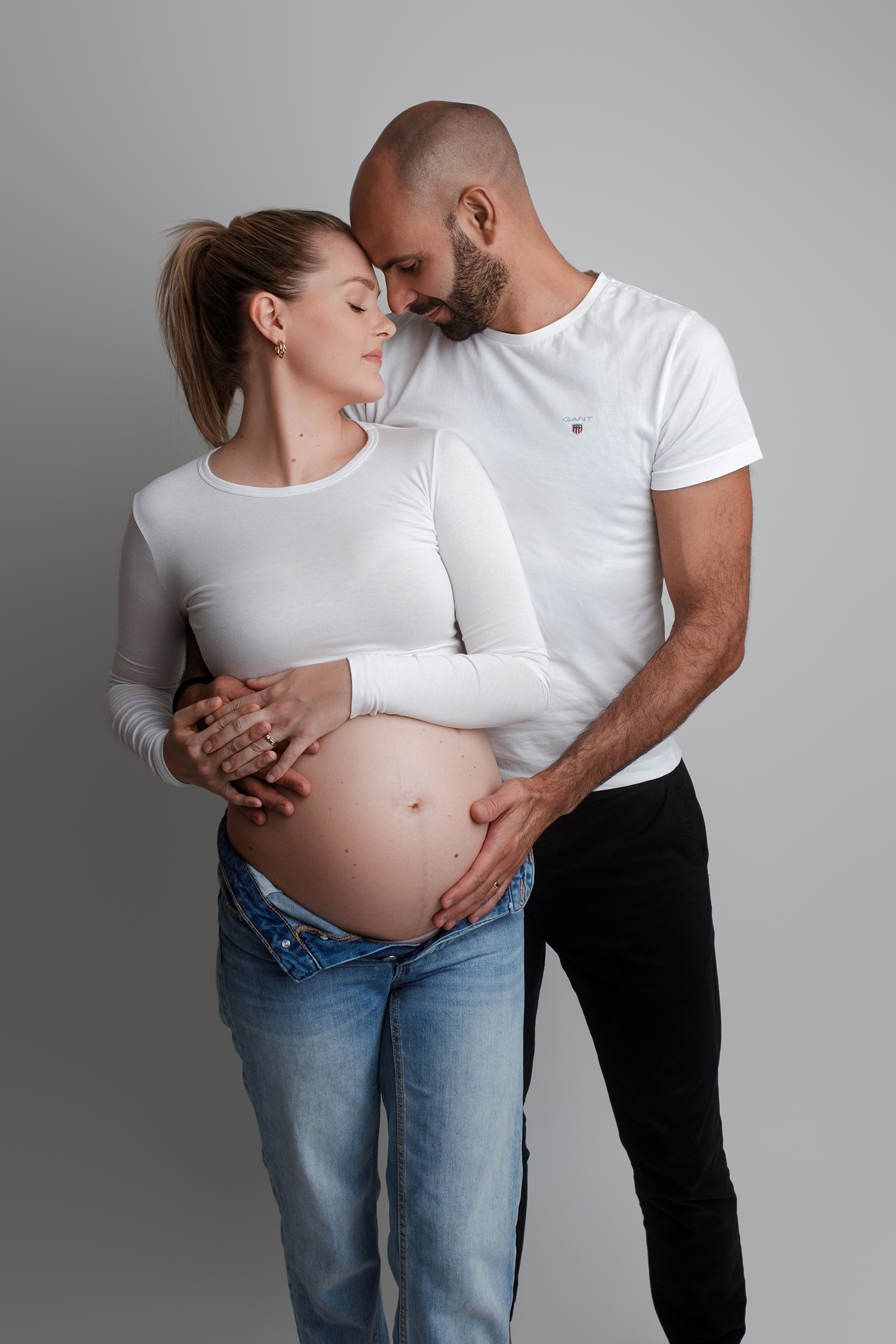 Babybauch Shooting im Großraum Stuttgart mit Partner - FineArt Babybauch Bilder